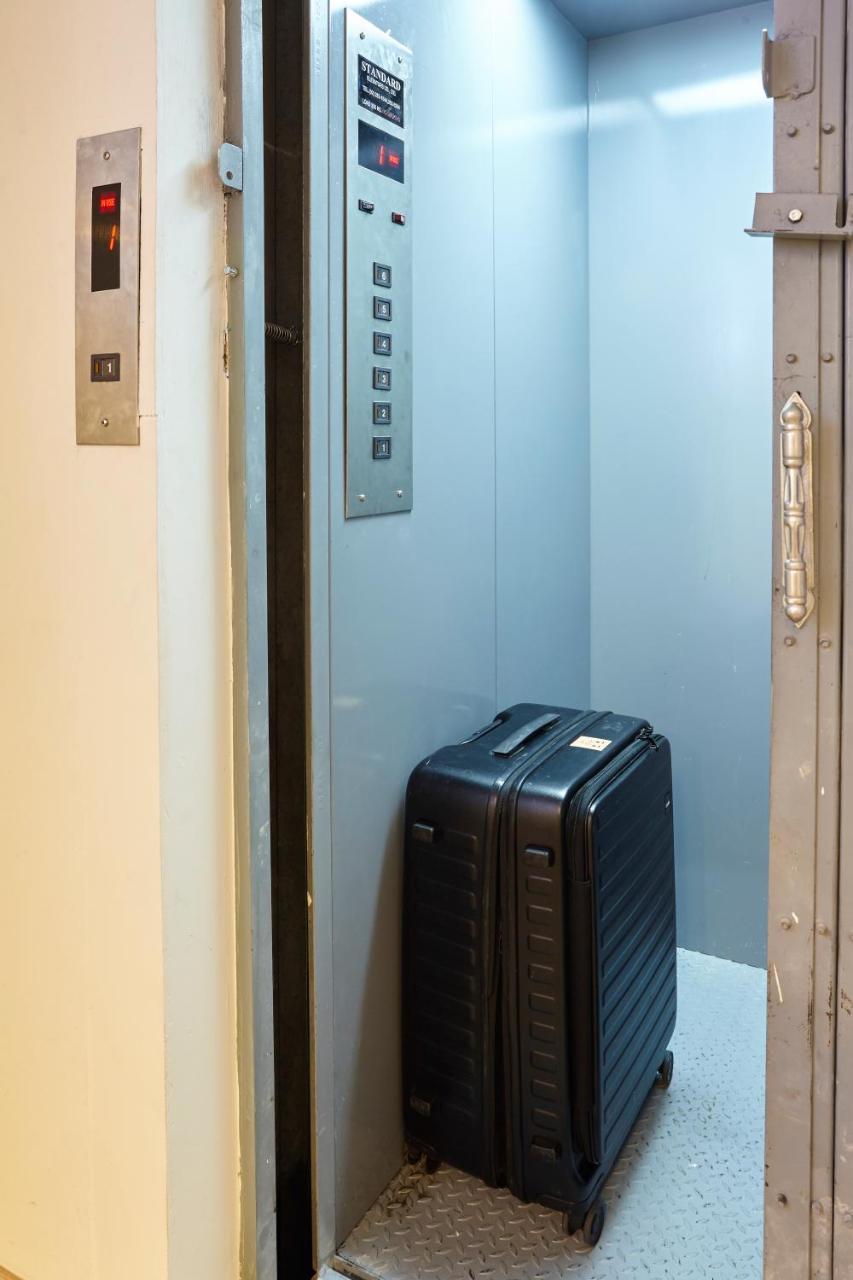 Platinum Deluxe Shopping Apartments Bangkok Luaran gambar